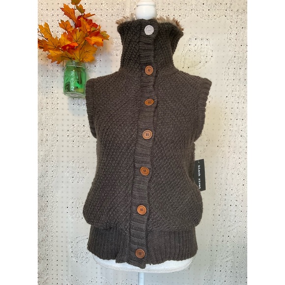 Black Rivet Sweater Vest Glll size XL JR with Faux Collar & Fleece Lined SALE❗️ - Picture 5 of 15